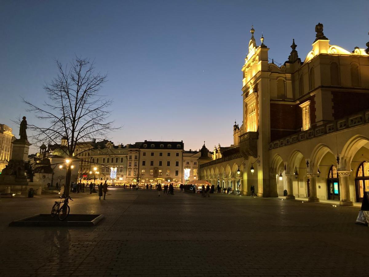 Hotel H12**** Krakow Bagian luar foto