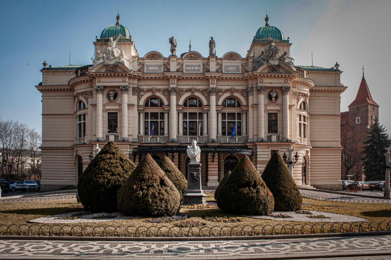 Hotel H12**** Krakow Bagian luar foto
