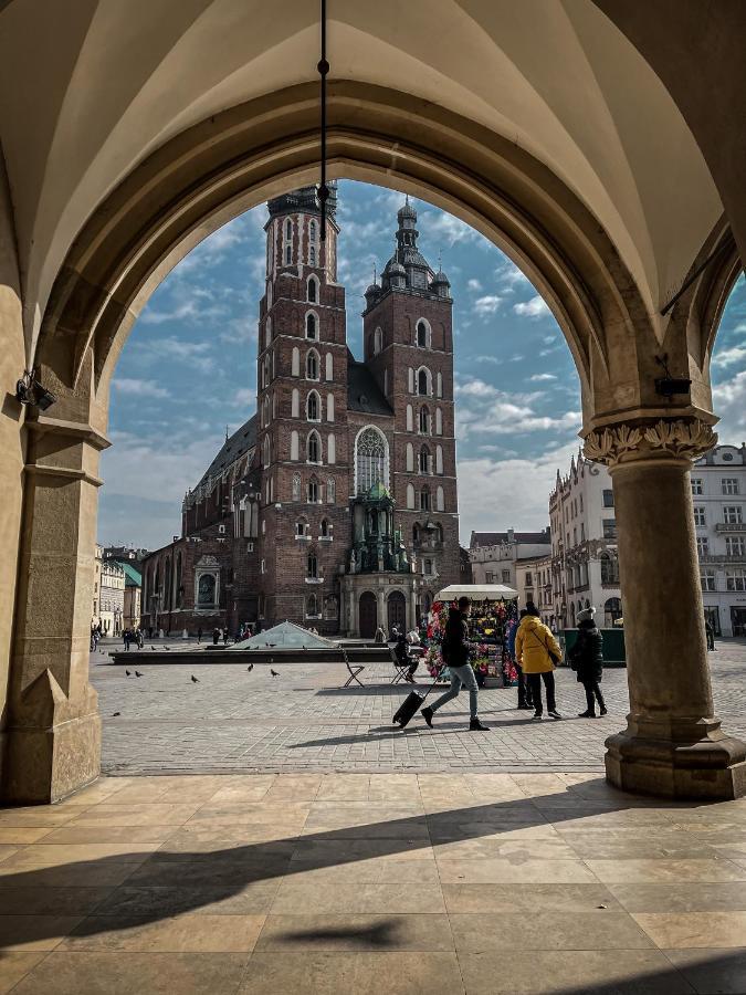 Hotel H12**** Krakow Bagian luar foto
