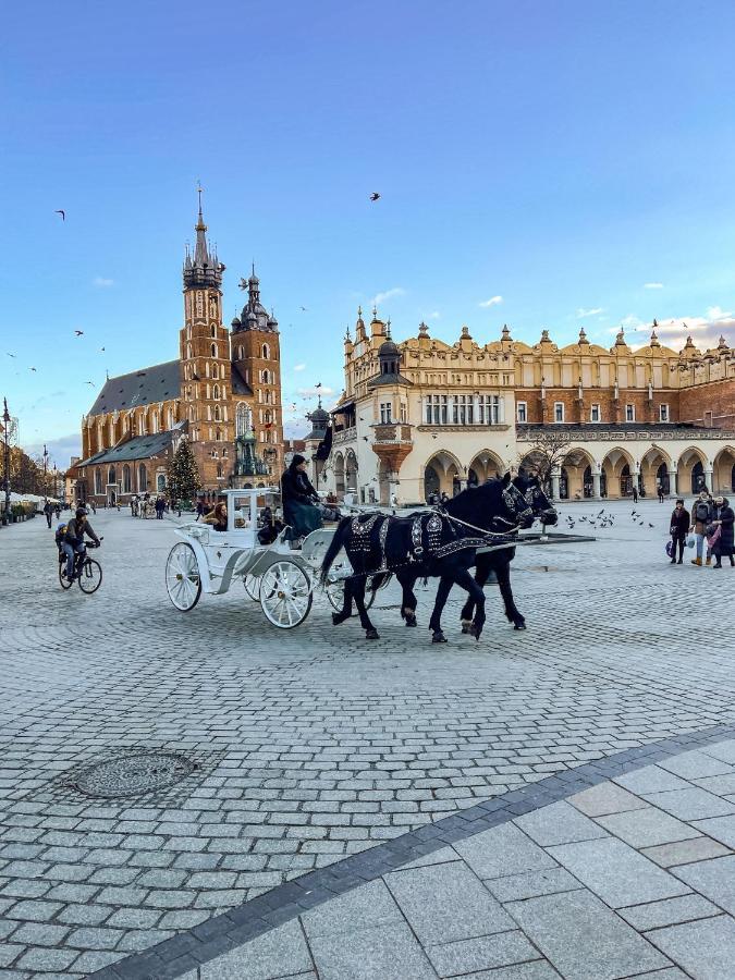 Hotel H12**** Krakow Bagian luar foto