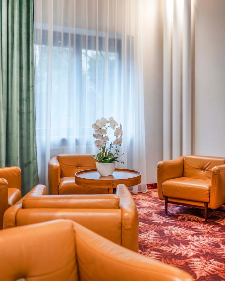 Hotel H12**** Krakow Bagian luar foto