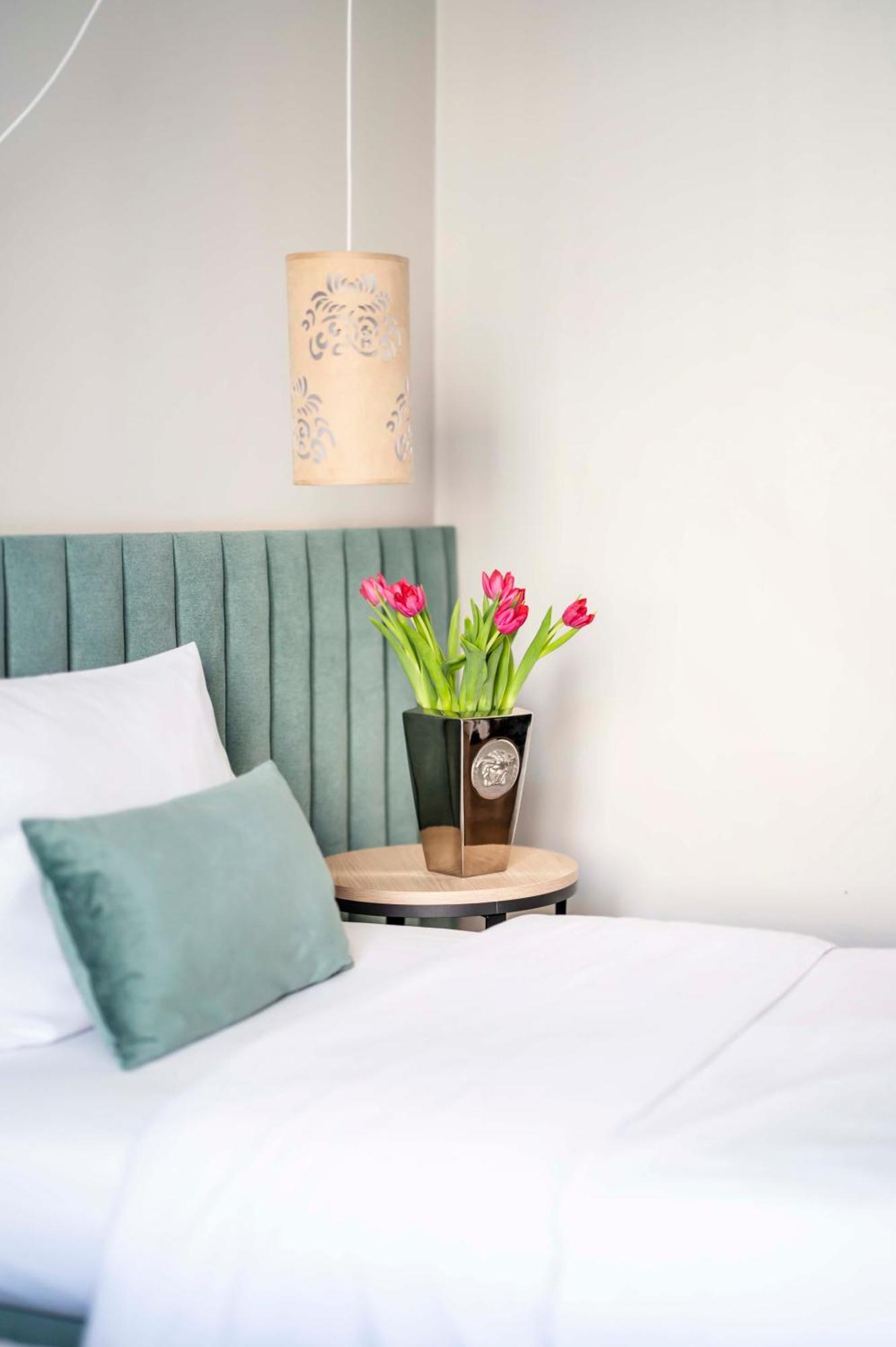 Hotel H12**** Krakow Bagian luar foto