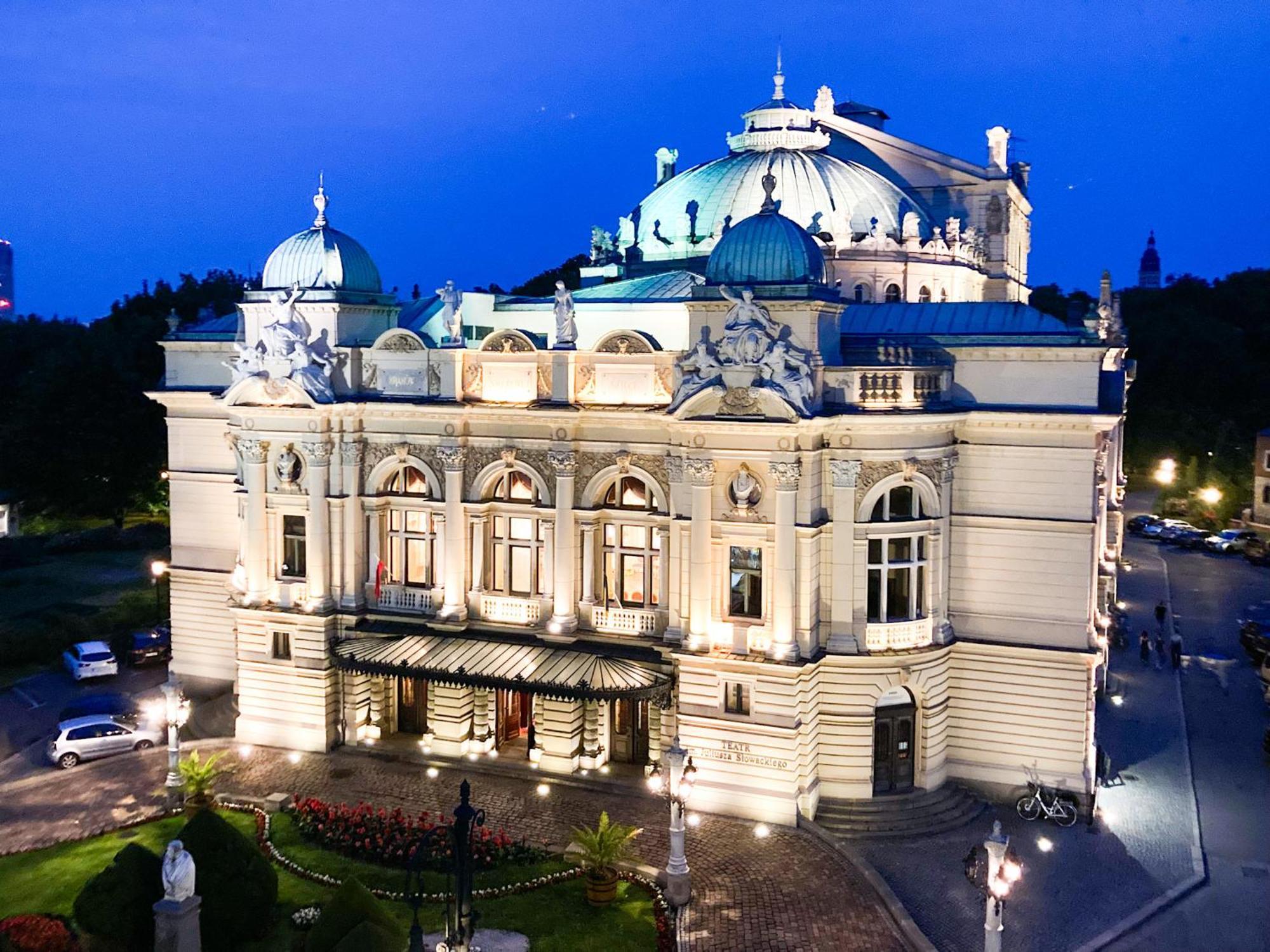 Hotel H12**** Krakow Bagian luar foto