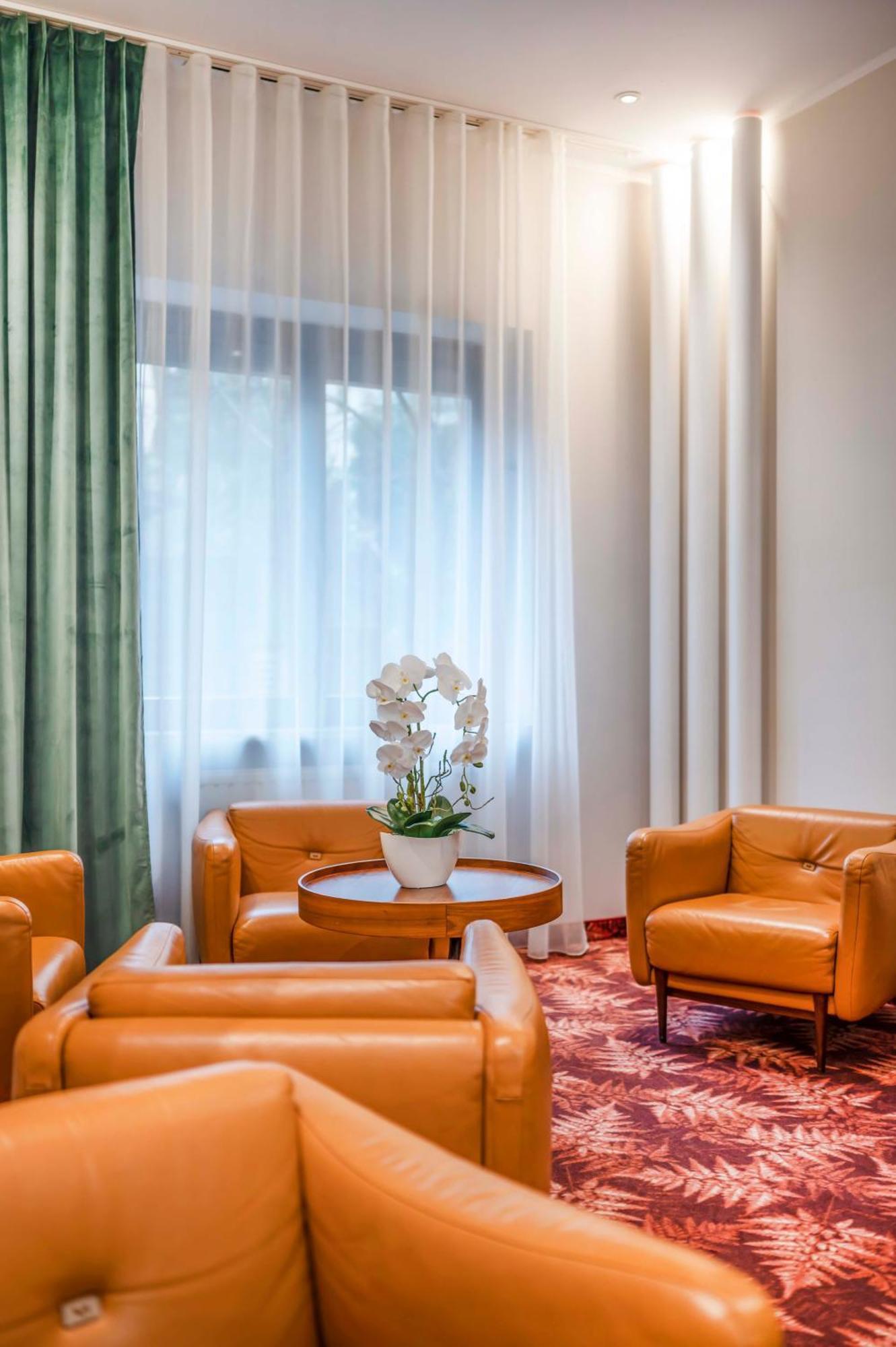 Hotel H12**** Krakow Bagian luar foto