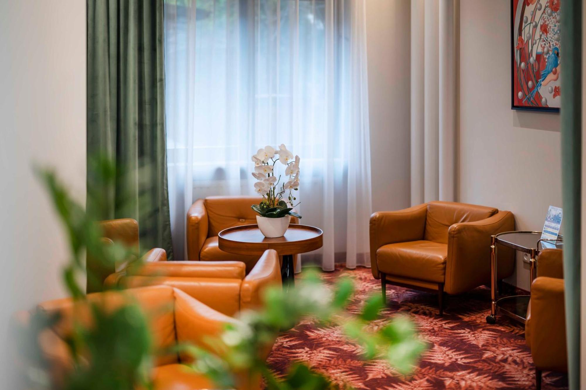 Hotel H12**** Krakow Bagian luar foto