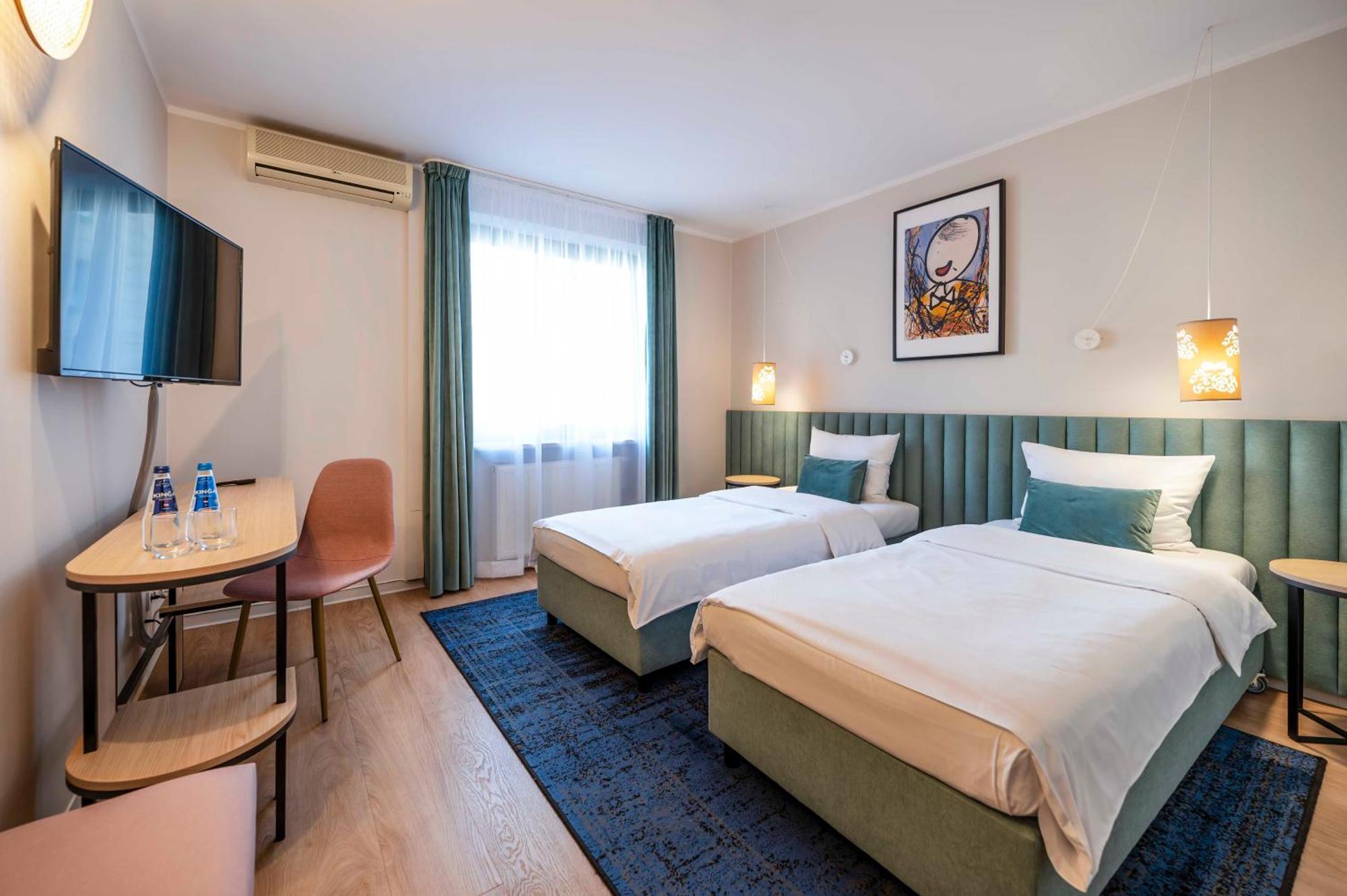 Hotel H12**** Krakow Bagian luar foto