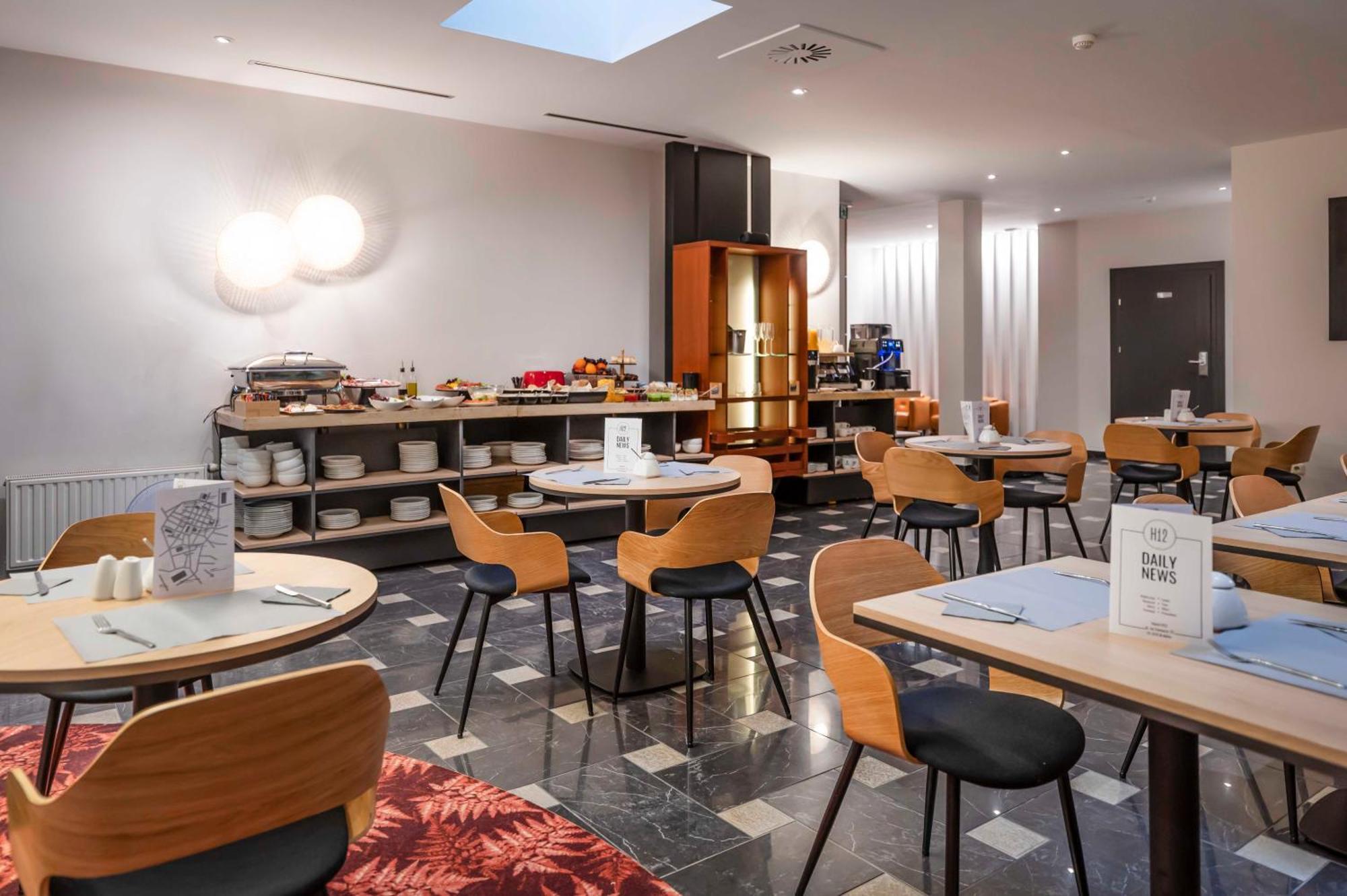 Hotel H12**** Krakow Bagian luar foto